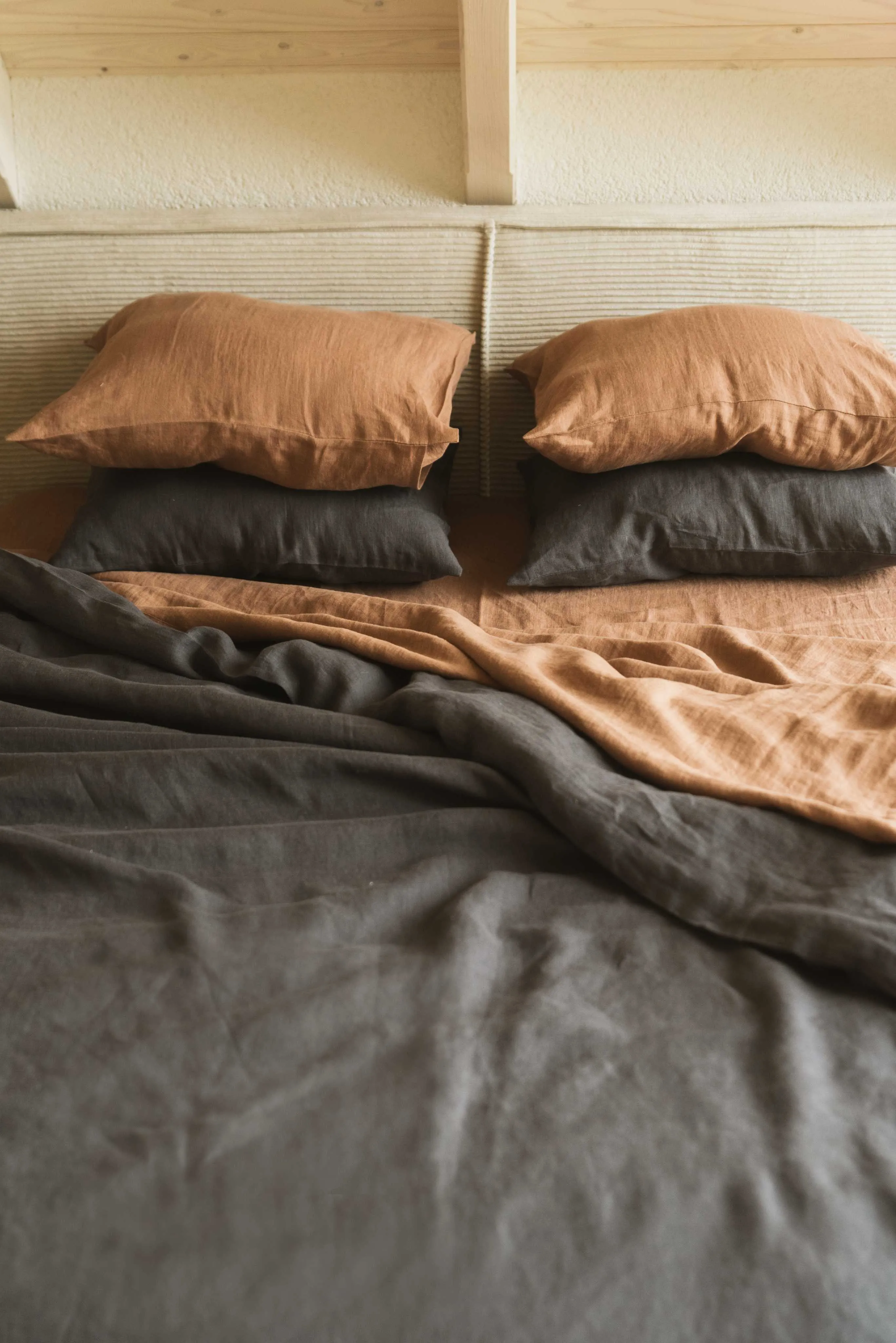 Linen pillowcase in Charcoal